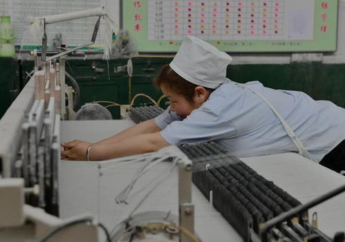 纺织车间“火炉”之谜 女职工汗如雨下，空调为何成奢望？